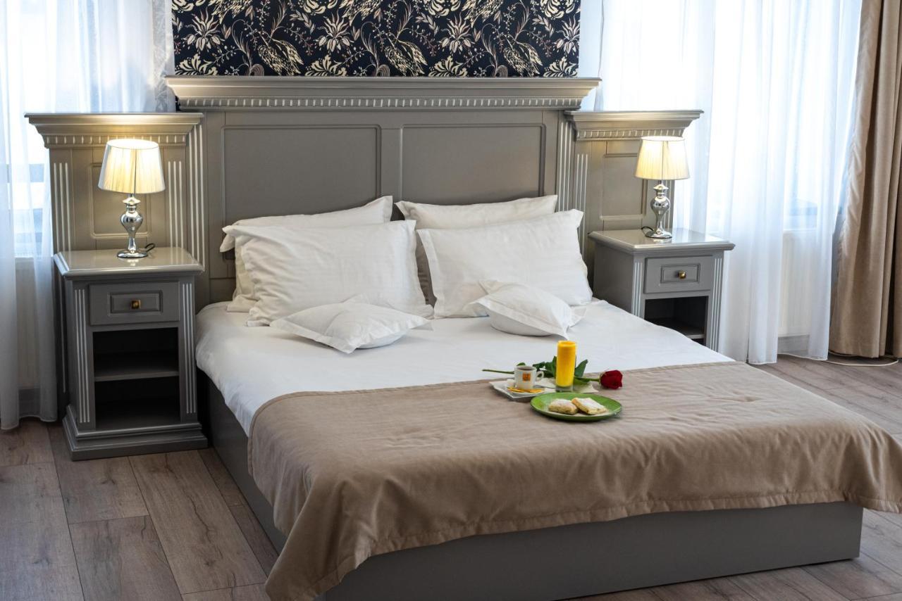 Hotel Carul Din Stele à Coţofenii din Faţă Extérieur photo